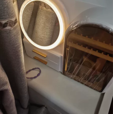 化妆镜化妆品收纳盒，小巧方便也不占地方，白...