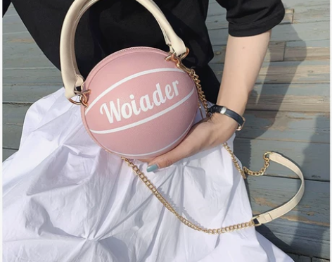 球型包包，很好搭配衣服，宝比较多，用不到，...