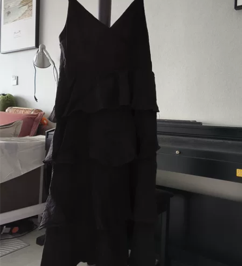 m码黑色褶皱中长款蛋糕裙,全新吊牌拆掉了,...
