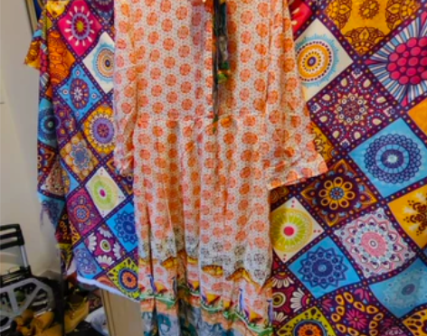 100%真丝，民族风图案，中长连衣裙，胸围...