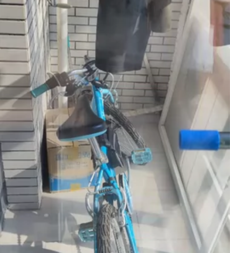 孩子的自行车，迪卡侬购买的变速儿童自行车，带有电子锁和自行车...