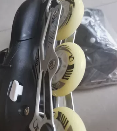 ?一时图新鲜买来没怎么穿，只在家里穿了一次...