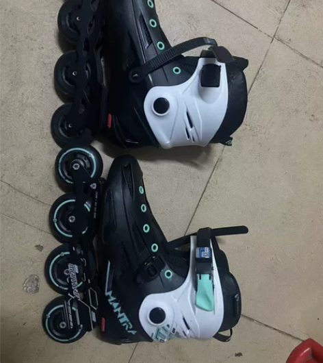 飞鹰轮滑鞋 9新 带码可官网查验 感兴趣的...