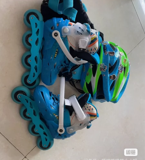 专业可调节大小轮滑鞋，160一双，蓝色小一...