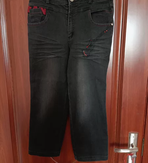 七分牛仔裤。价格能谈。售出不退不换。 感兴...