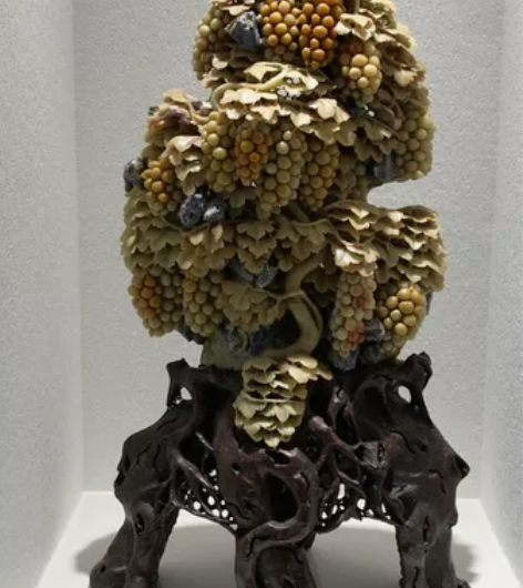 寿山石青田石摆件~松鼠葡萄 尺寸高62cm...