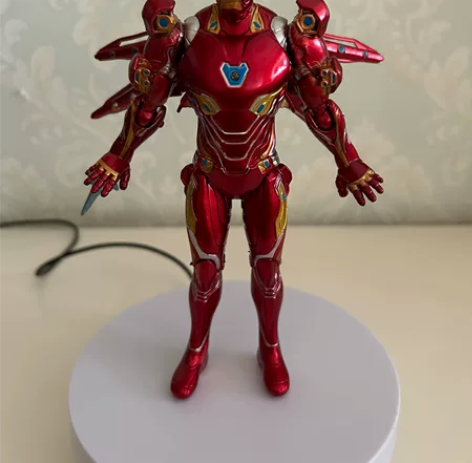 闲置一个钢铁侠手办 质感很好 缺一只手上的...