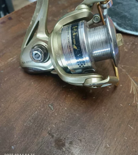 海明威鱼轮2000型两个鱼轮一起出了 ，便...