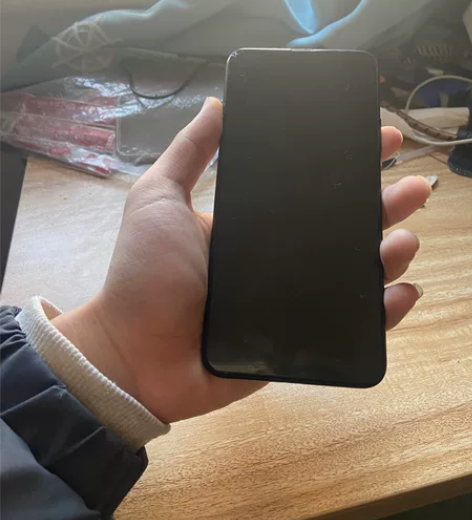 荣耀9X ,8+128G,屏幕上方有一点小...