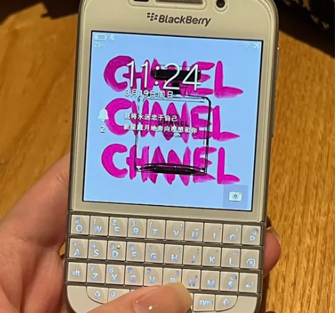 黑莓q10  无卡版本  99新 不可以插...