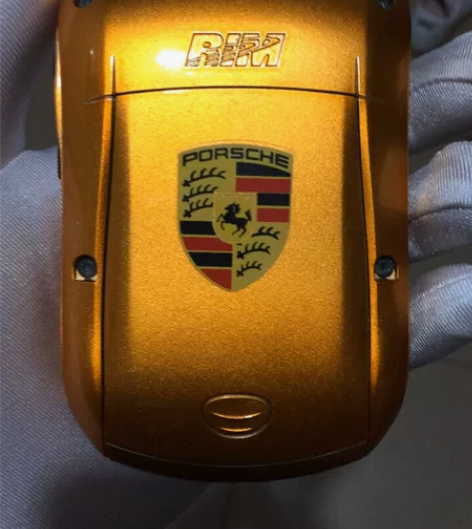 黑莓7290少见颜色的，有点刺眼，正常使用...