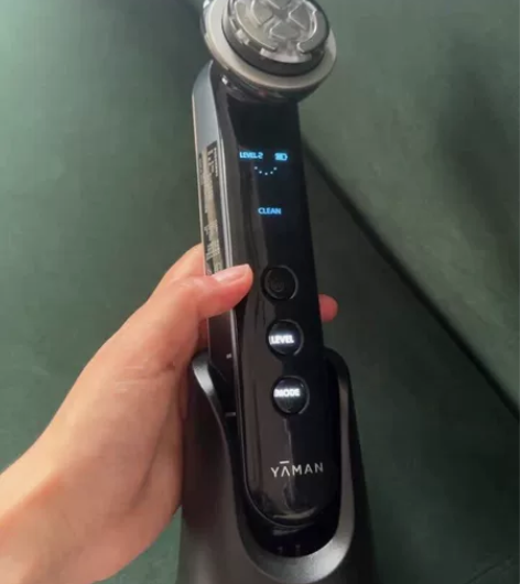 雅萌max二代美容仪，用了两次，旗舰店购入...