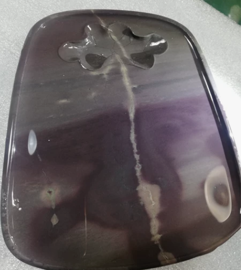 随形端砚一方，坑口不祥，石色紫蓝，石质细腻...