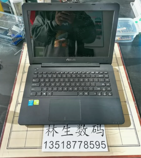 华硕14寸笔记本电脑，配件有:电脑包，无线鼠标，鼠标垫，电源...