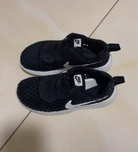 nike儿童运动鞋，一直当室内鞋穿，便宜出...