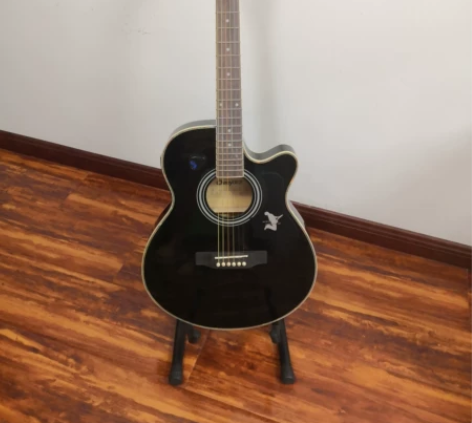 民谣吉他中档木吉他。8.5新，淘宝293入...