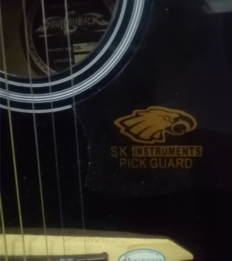 15年前买的吉他 不认识什么牌子，有使用感...