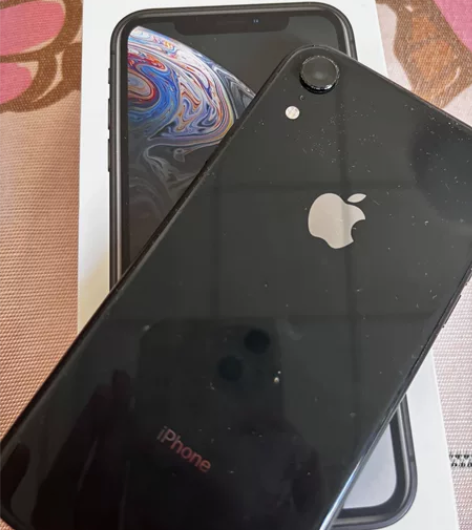 国行xr128g黑色 边角有磕碰掉漆 不影...