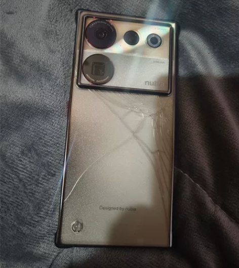 出努比亚z50U 12+256  后壳碎 ...