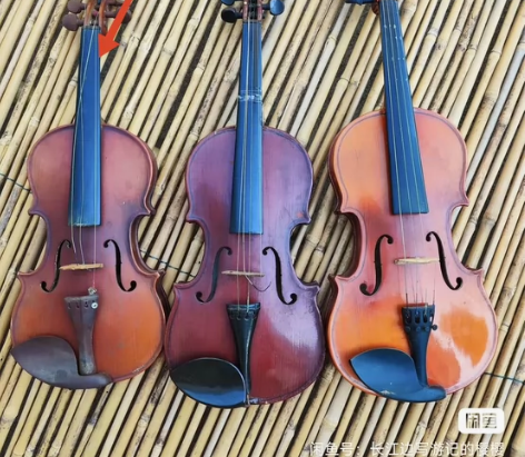1 /2 小提琴，图片中左边这把，有配套琴...