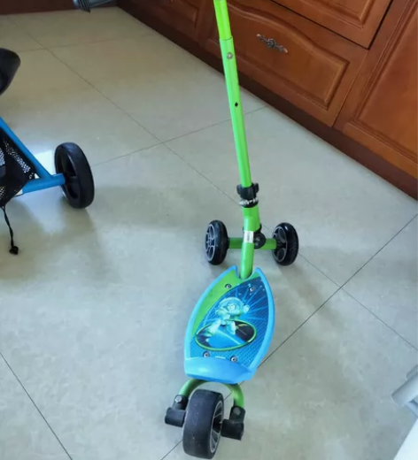 迪士尼儿童滑板全新，唯品会购入买来孩子一次...