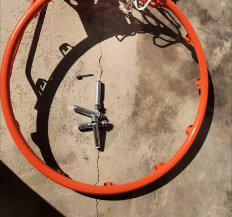 现出现篮筐室外，直径45CM，可以投篮7号...