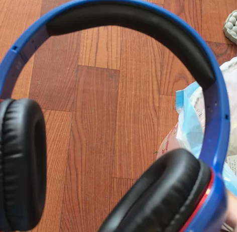 漫步者耳机,有部分划痕,详细看图,但是勉强...