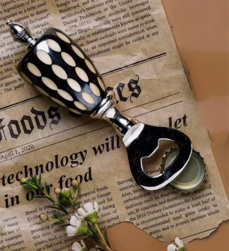 纯牛骨 手工雕刻 开瓶器，全新 非常有质感...