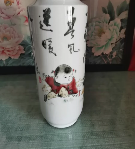 瓷瓶。花瓶。名家制作，值得收藏。景德镇冯氏...