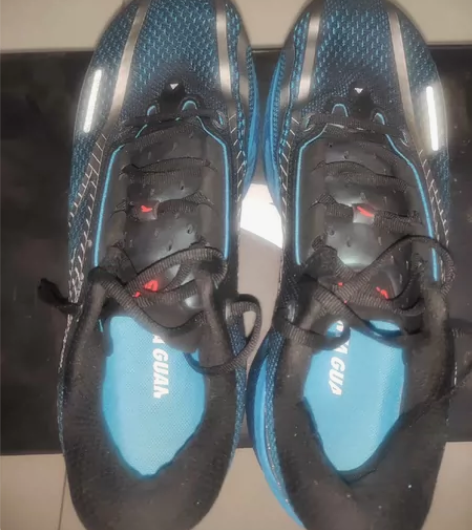 安踏 骇浪 氮科技 专业竞速 轻便透气 跑...