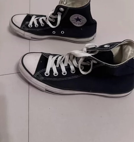 匡威经典高帮黑色帆布鞋 帮男朋友出的 正品...