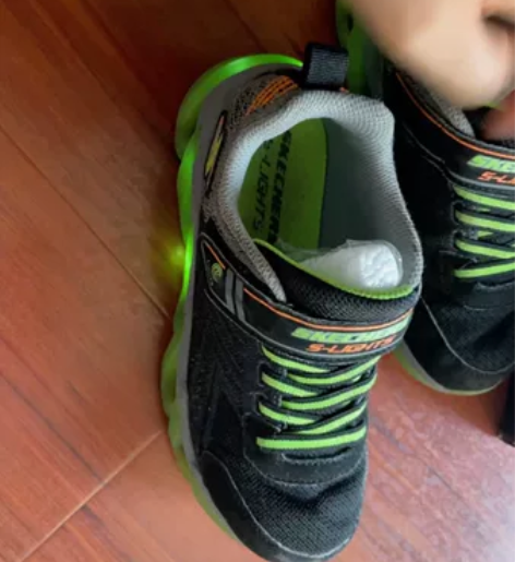 斯凯奇正品男童亮灯鞋，带开关，33.5尺码...