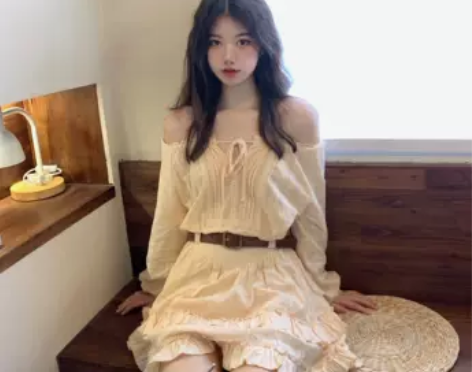 罗马假日早秋新款高级感法式复古度假收腰气质...