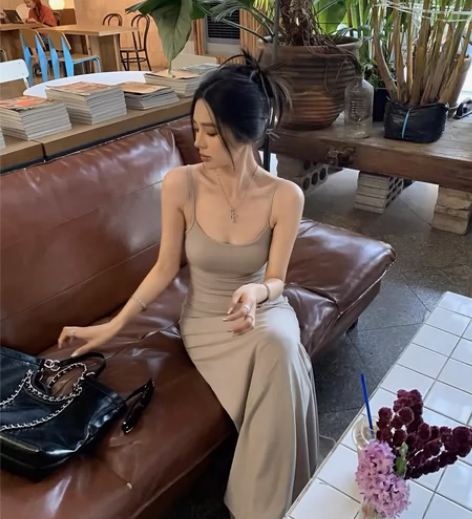 灰绿色色吊带裙紧身连衣裙女装辣妹显瘦包臀裙...