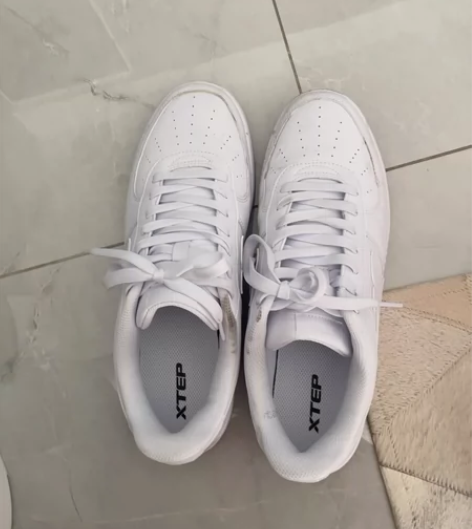 特步情侣板鞋2023秋季新款空军一号白色板...