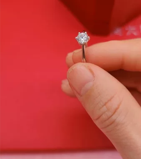 铂金PT950女式钻戒 镶嵌进口莫桑钻（经...