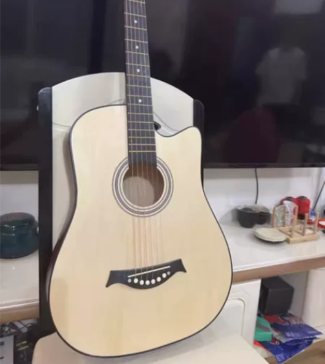 在吉他店买的，原价1600多，当时还报了课...
