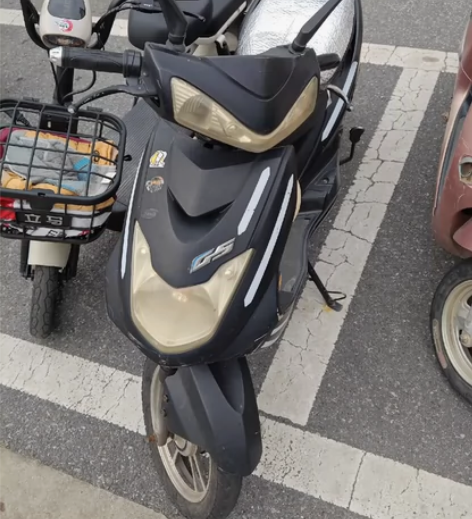 满把表显45km/h。天冷续航会差一些，才...