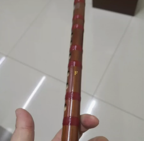 F调整支曲艺团的笛子，很不错，有质感，音色...
