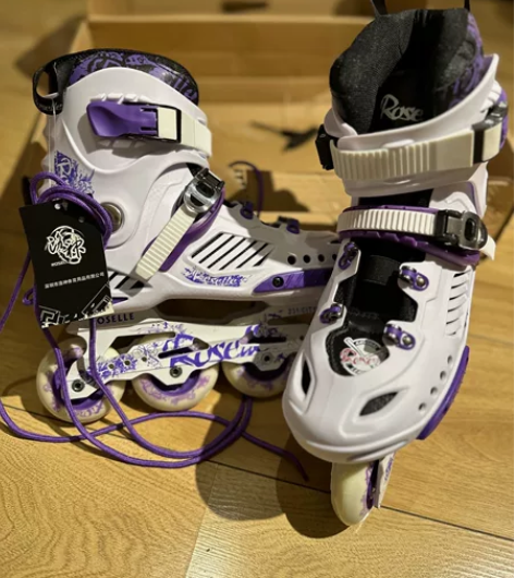 旱冰鞋、溜冰鞋（全新）买回来放家里忘了现在...