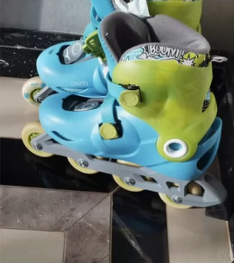 迪卡侬旱冰鞋,八成新,没穿过几次,适合32...