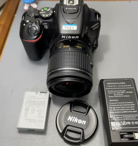 尼康 D5600 带18-55VR 成色新...