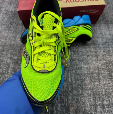 【清仓】索康尼正品，42码 库存尾货经典耐...