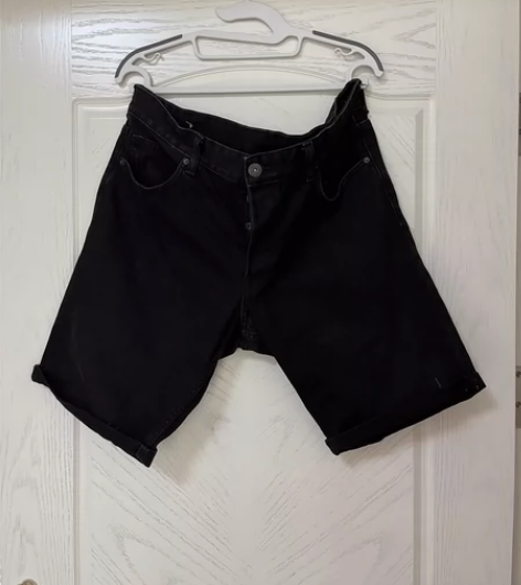 男士黑色牛仔短裤36码（180/90A） 裤长50￥10闲鱼...