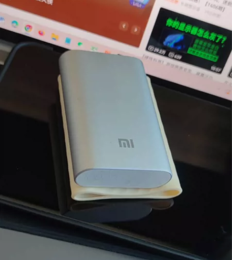 小米充电宝又一个，最经典的一代，还有一个软...