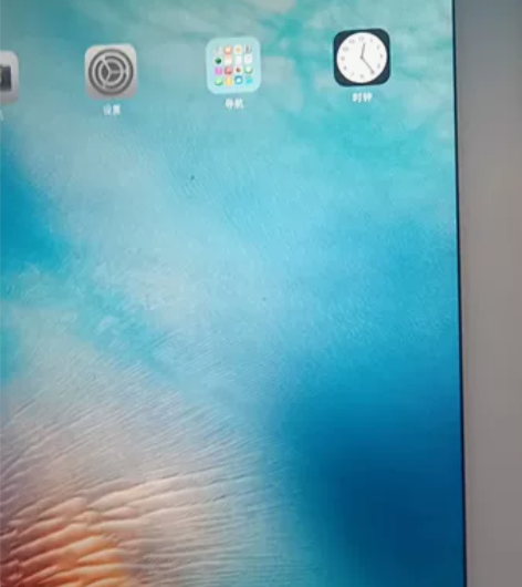 出个pad 1毛病没苹果充电器（小口）2屏幕有点小磨不耽误看...