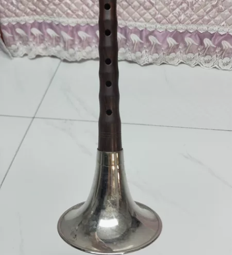 老红木F调唢呐，朋友帮忙买的，没学会，不学...