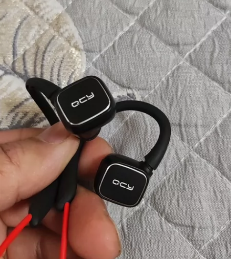 二手QCY-QY13蓝牙挂脖耳机，功能正常...