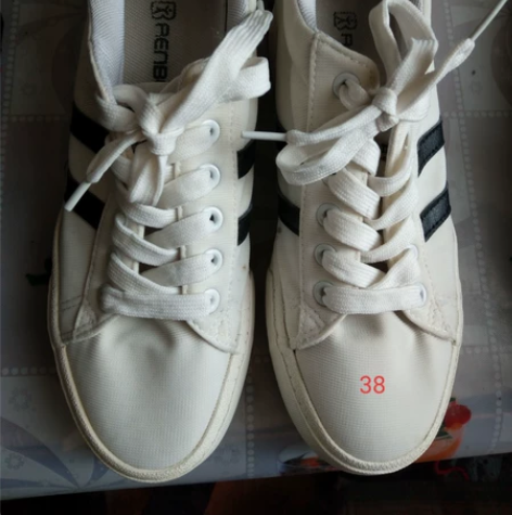 人本帆布鞋，38码，不多穿 闲置了，包邮价...