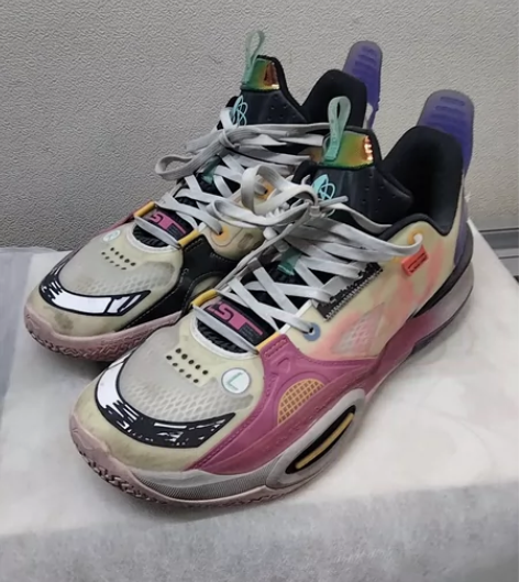 李宁全城十，骚粉配色 ，99新 ，就穿过一...